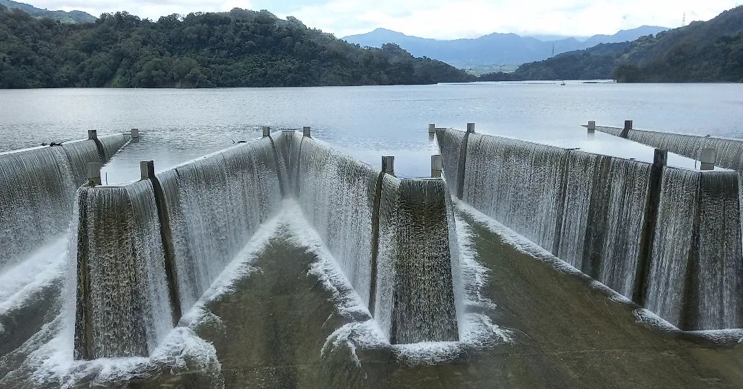 鯉魚潭水庫鋸齒堰