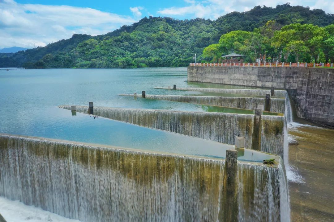 鯉魚潭水庫鋸齒堰